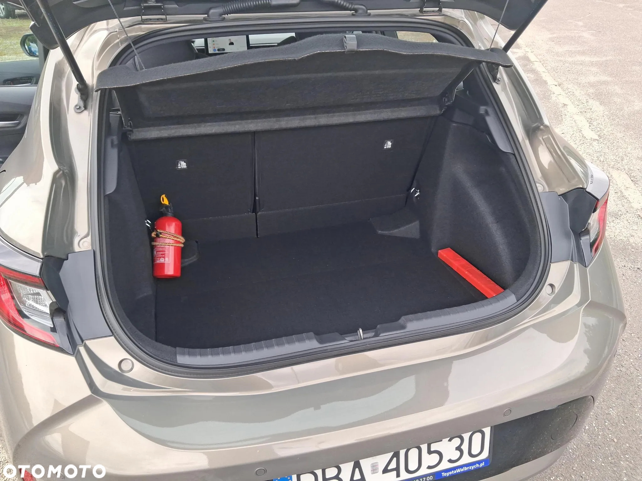 Toyota Corolla 1.8 Hybrid Comfort - 24
