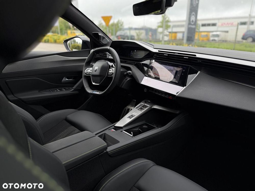 Peugeot 408 - 23