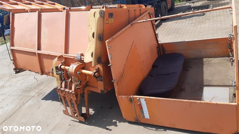 ZABUDOWA ŚMIECIARKI PRASA - 5