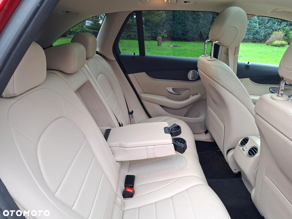 Mercedes-Benz GLC 300 4Matic 9G-TRONIC Exclusive - 16