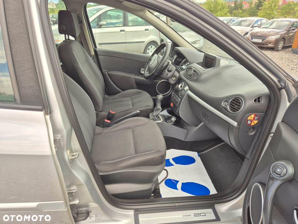 Renault Clio - 21