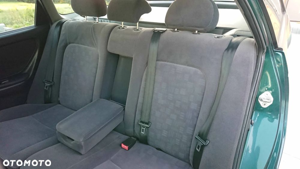 Toyota Avensis 2.0 D-4D Sol - 22