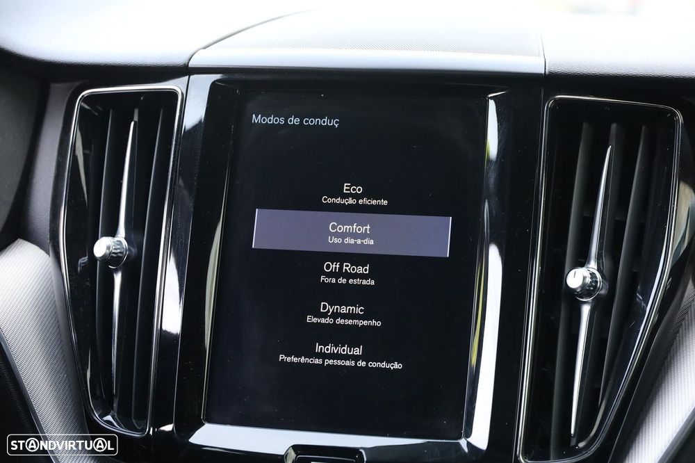 Volvo XC 60 2.0 D4 R-Design AWD Geartronic - 17