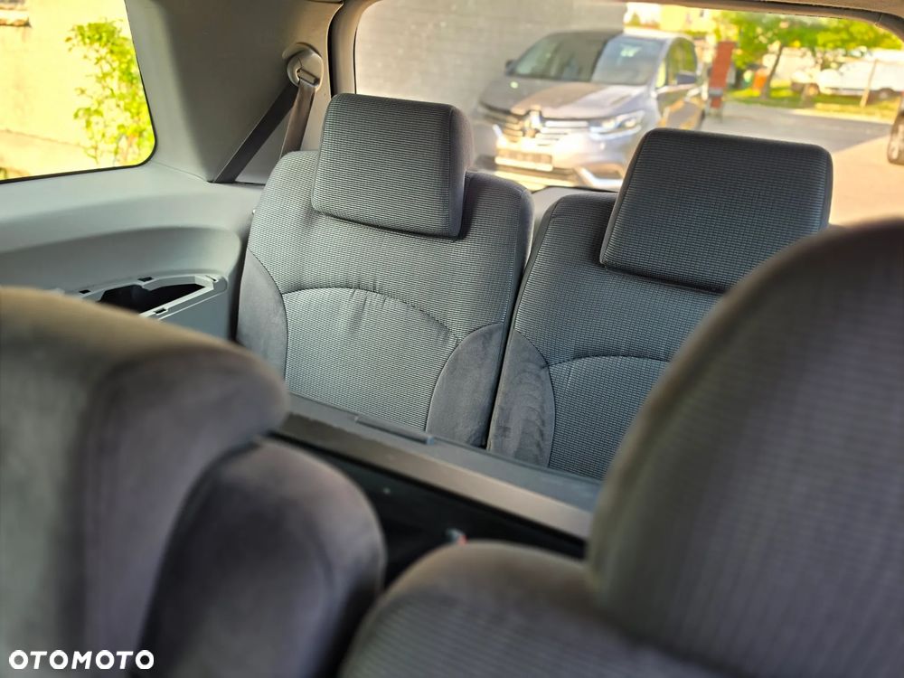 Mitsubishi Grandis - 21