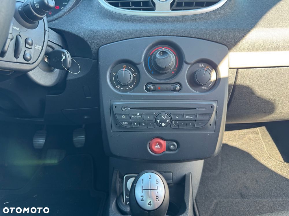 Renault Clio - 23