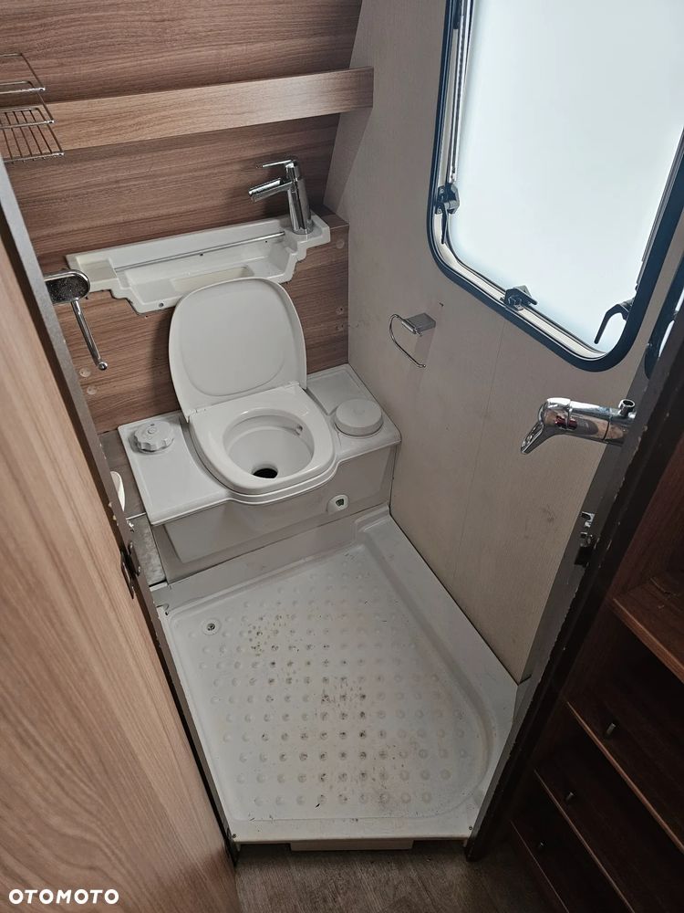 Caravelair WŁĄCZ FILMIK. DMC 1150. ŁÓŻKO MAŁZEŃSKIE, SYPIALNIO JADALNIA. ŁAZIENKA. PIĘKNA. - 9