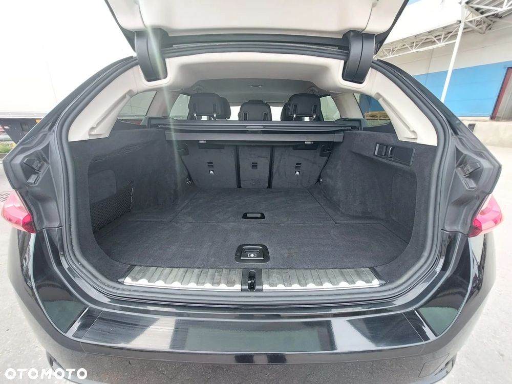 BMW Seria 3 318d Touring Sport Line - 23