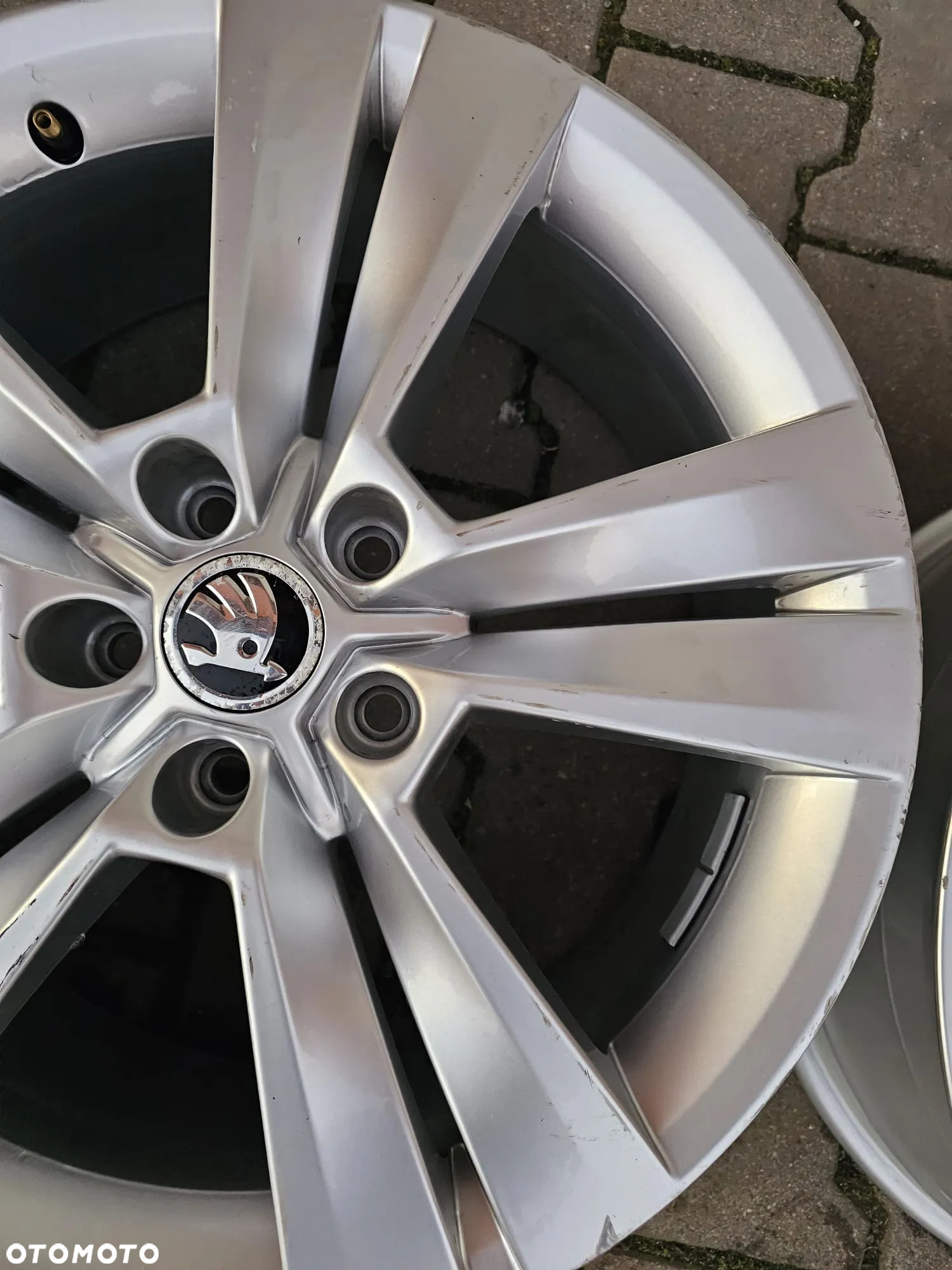 (F101) Skoda OE Karoq / 57A601025E / 7x18 ET45 5x112 - 5