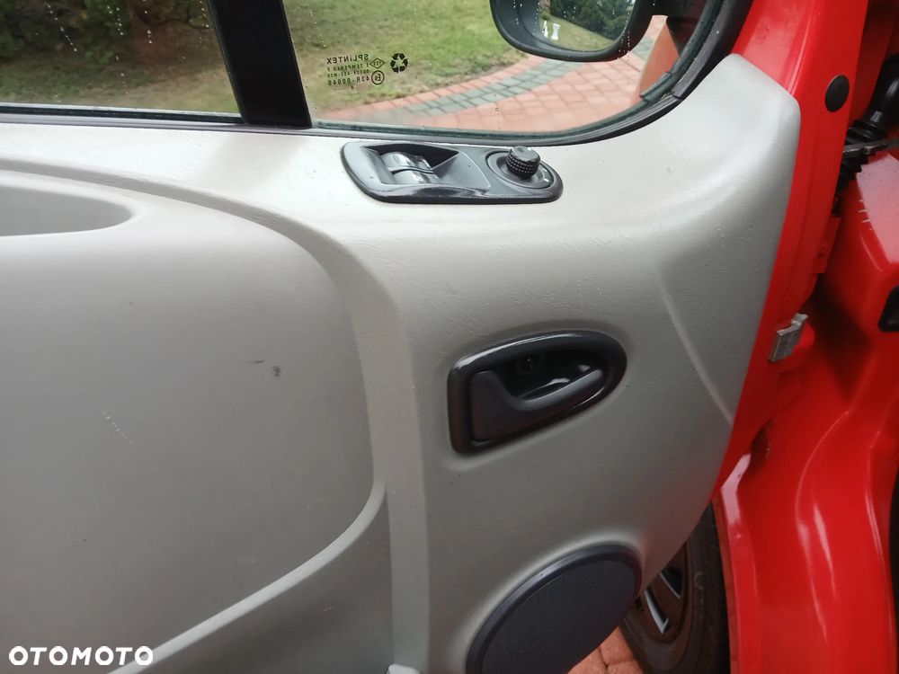 Renault TRAFIC - 12