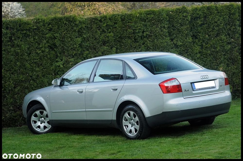 Audi A4 Limousine - 4