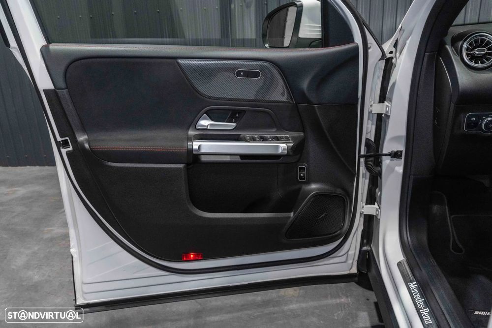 Mercedes-Benz GLB 200 7G-DCT AMG Line - 19