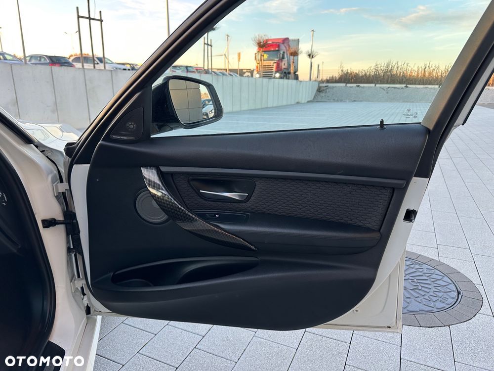 BMW Seria 3 318d M Sport EU6 - 30