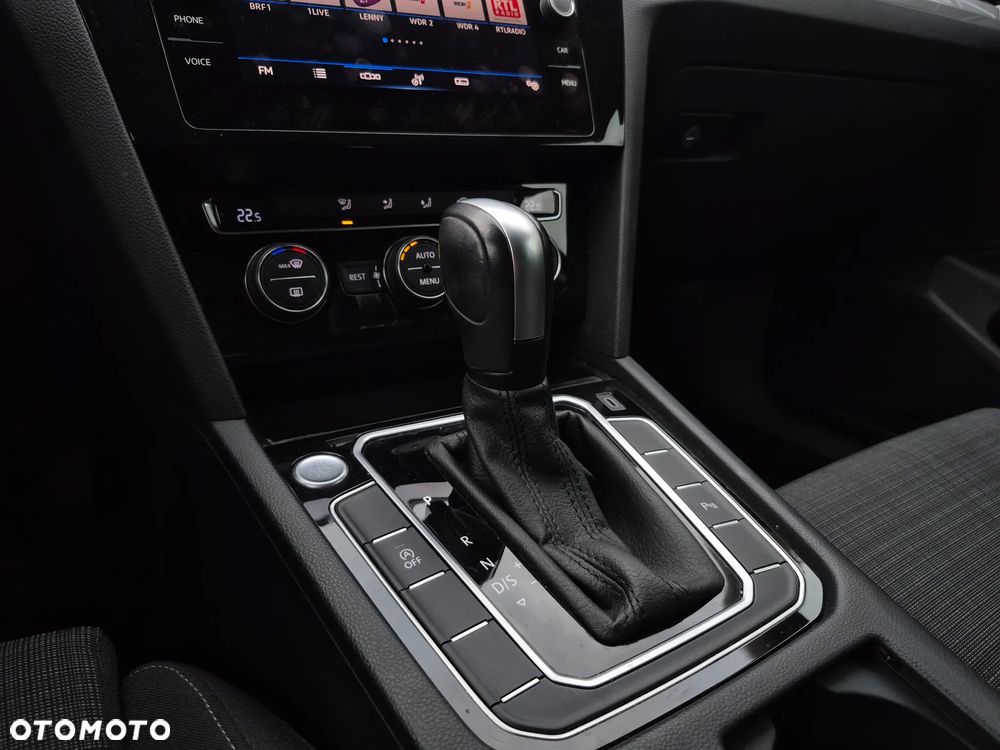 Volkswagen Passat - 24