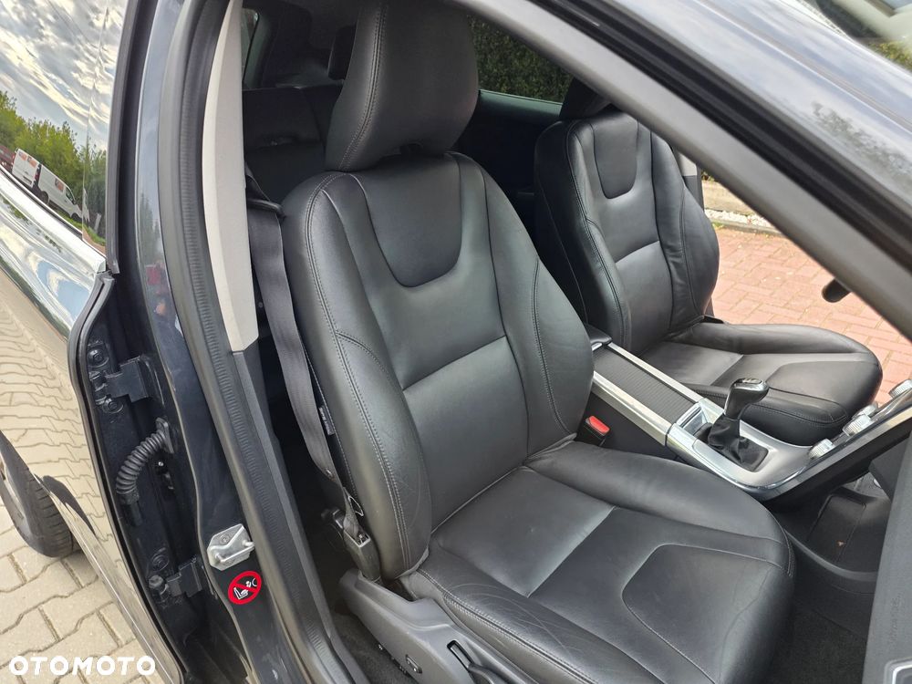 Volvo XC 60 D3 Drive-E Momentum - 18