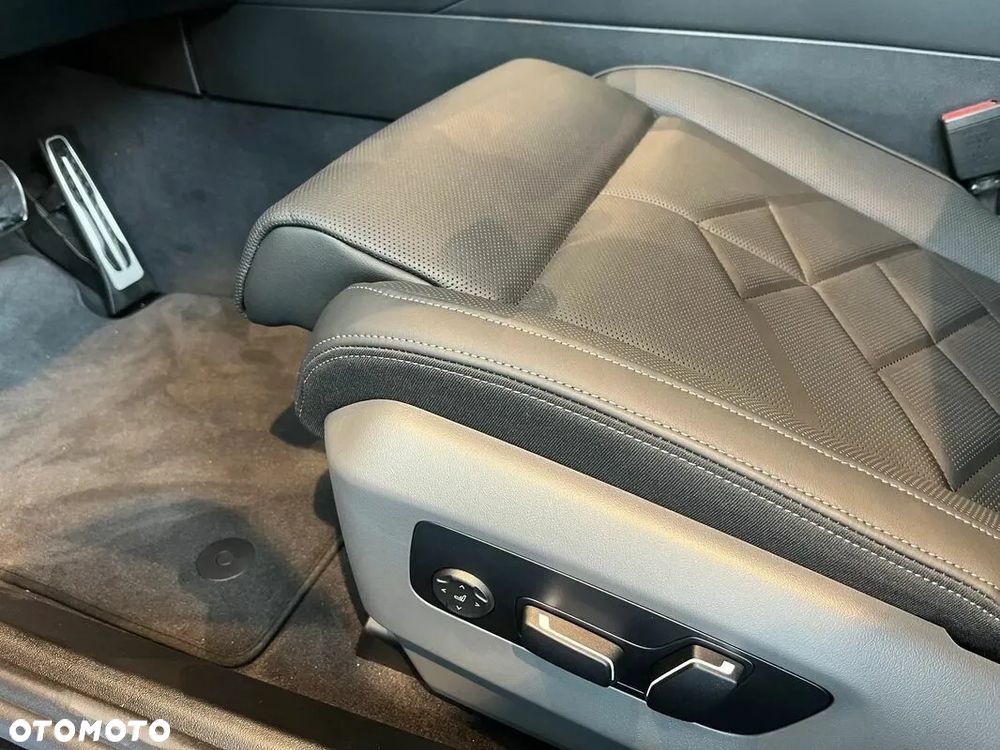 BMW i5 M60 Touring - 13