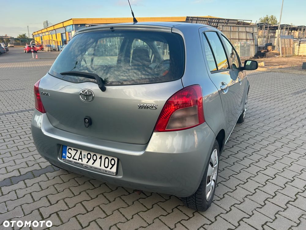 Toyota Yaris 1.3 VVT-i Sol - 11