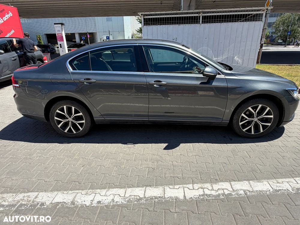Volkswagen Passat - 1