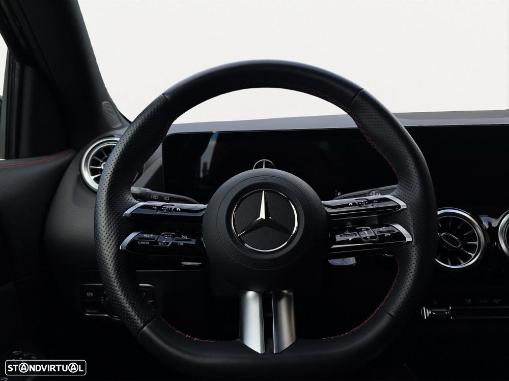 Mercedes-Benz GLA 180 - 12