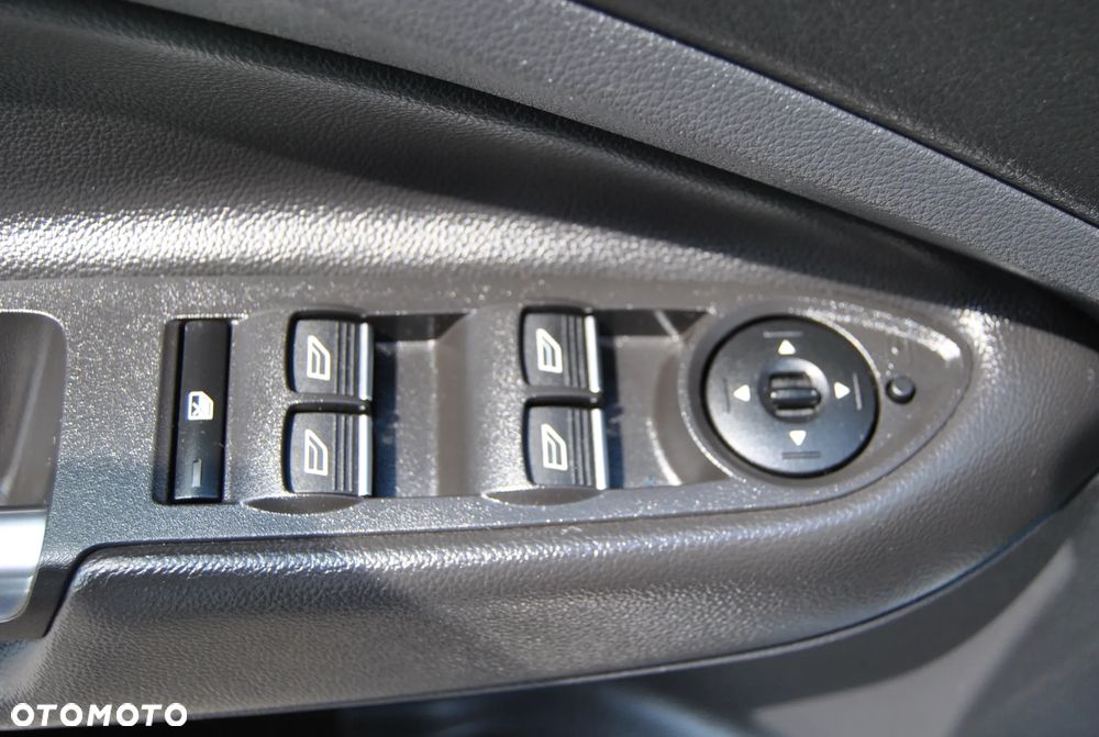 Ford Kuga 2.0 TDCi 2x4 Titanium - 33