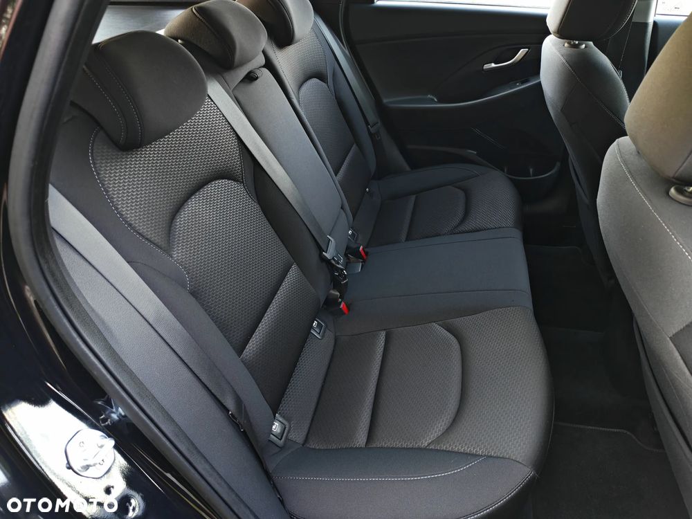 Hyundai i30 blue Kombi 1.6 CRDi Premium - 28