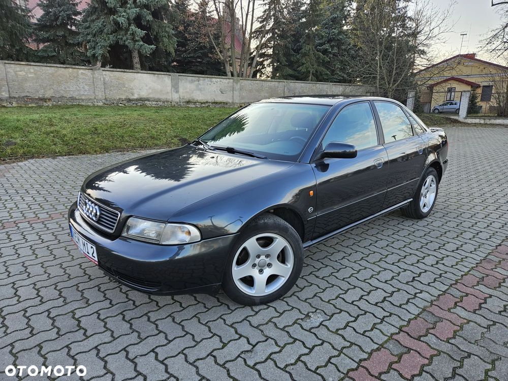 Audi A4 Limousine 2.6 - 8