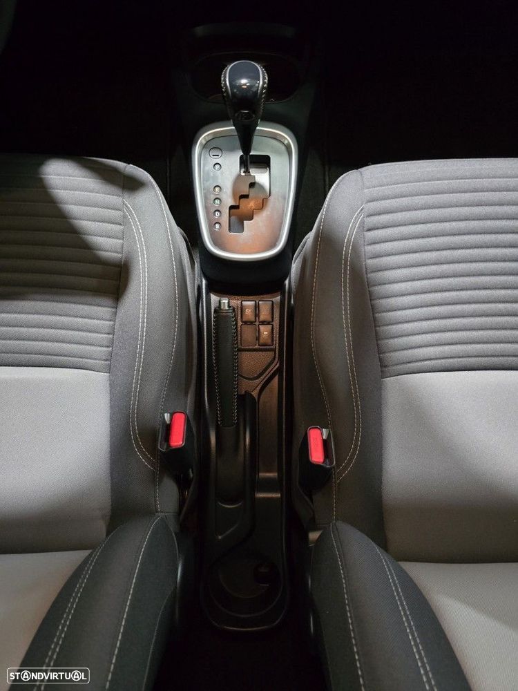 Toyota Yaris 1.5 HSD Comfort - 21