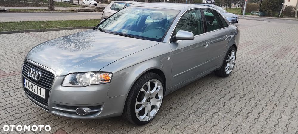 Audi A4 Limousine - 1