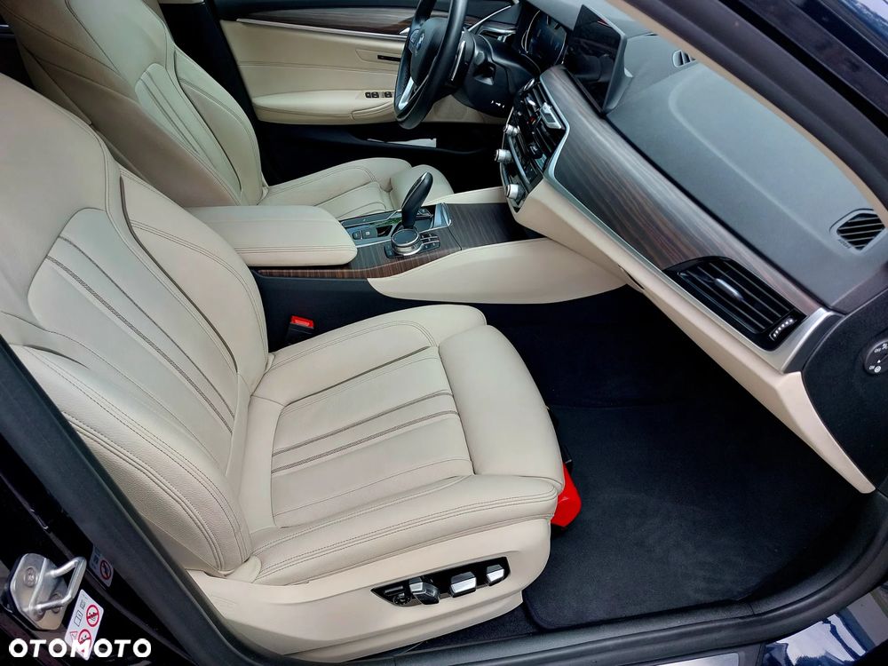 BMW Seria 5 520d xDrive Luxury Line sport - 10