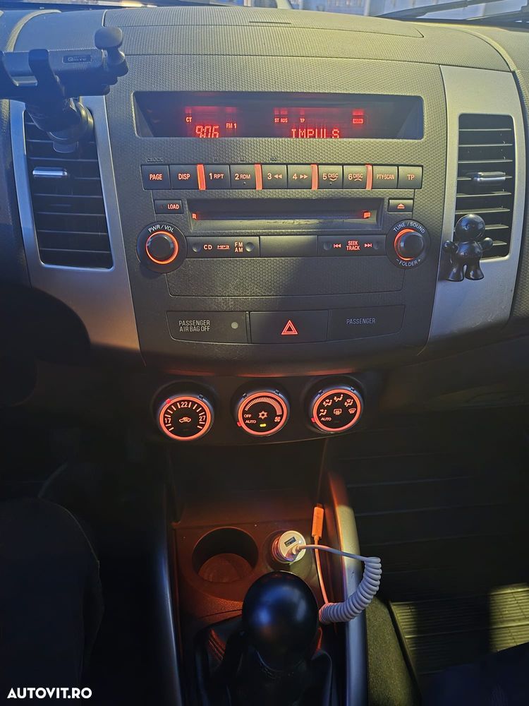 Mitsubishi Outlander - 8