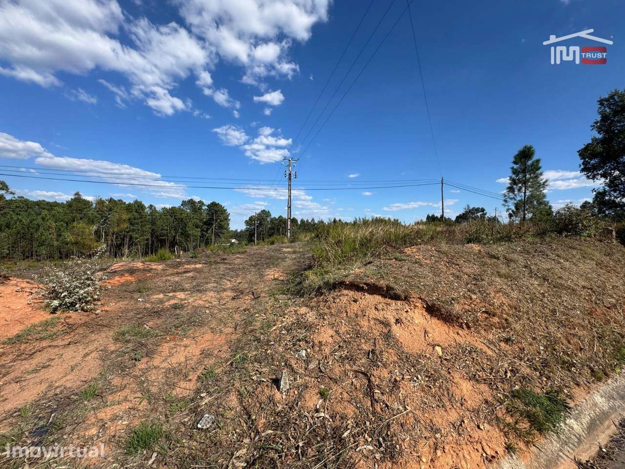 TERRENO COM 1670 m² E UMA ÁREA CONSTRUTIVEL DE 670 m² EM OURÉM – pohled 5