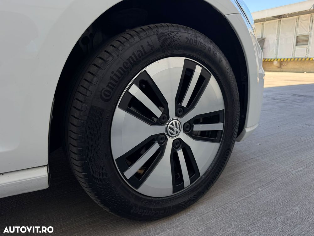 Volkswagen e-Golf - 32
