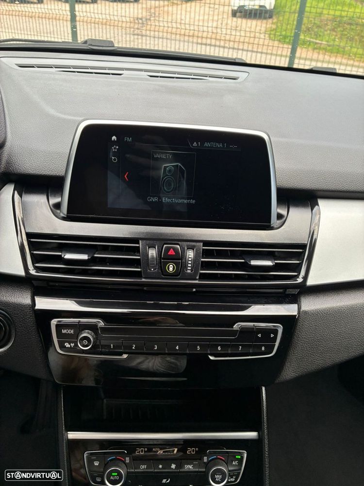 BMW 225xe Active Tourer - 10