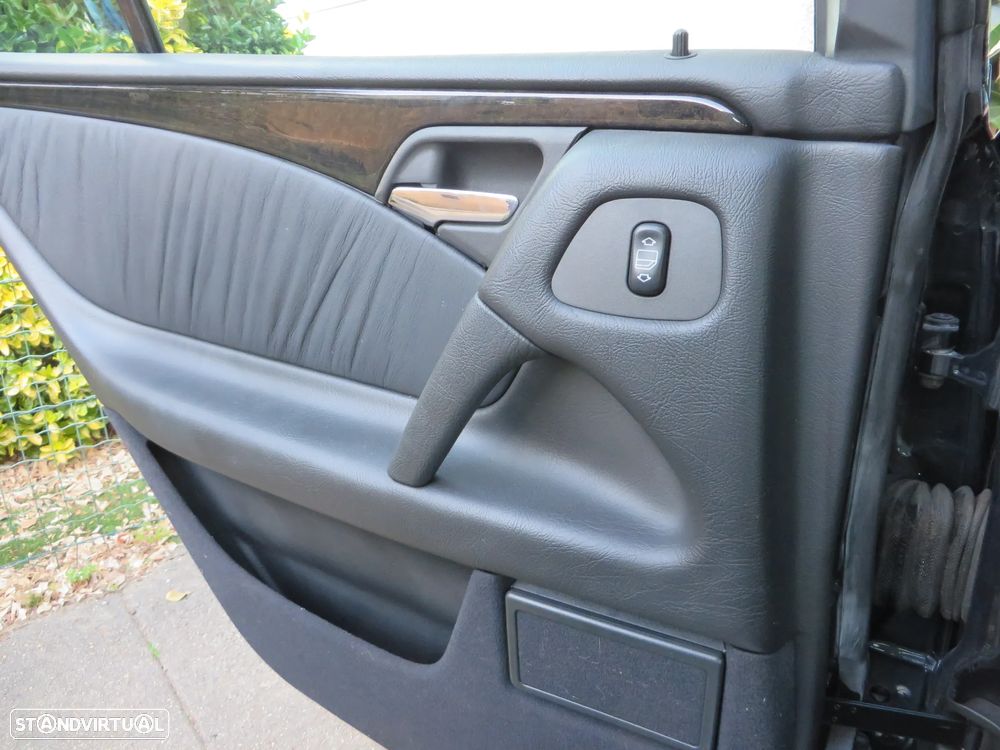 Mercedes-Benz E 250 TD Classic - 27