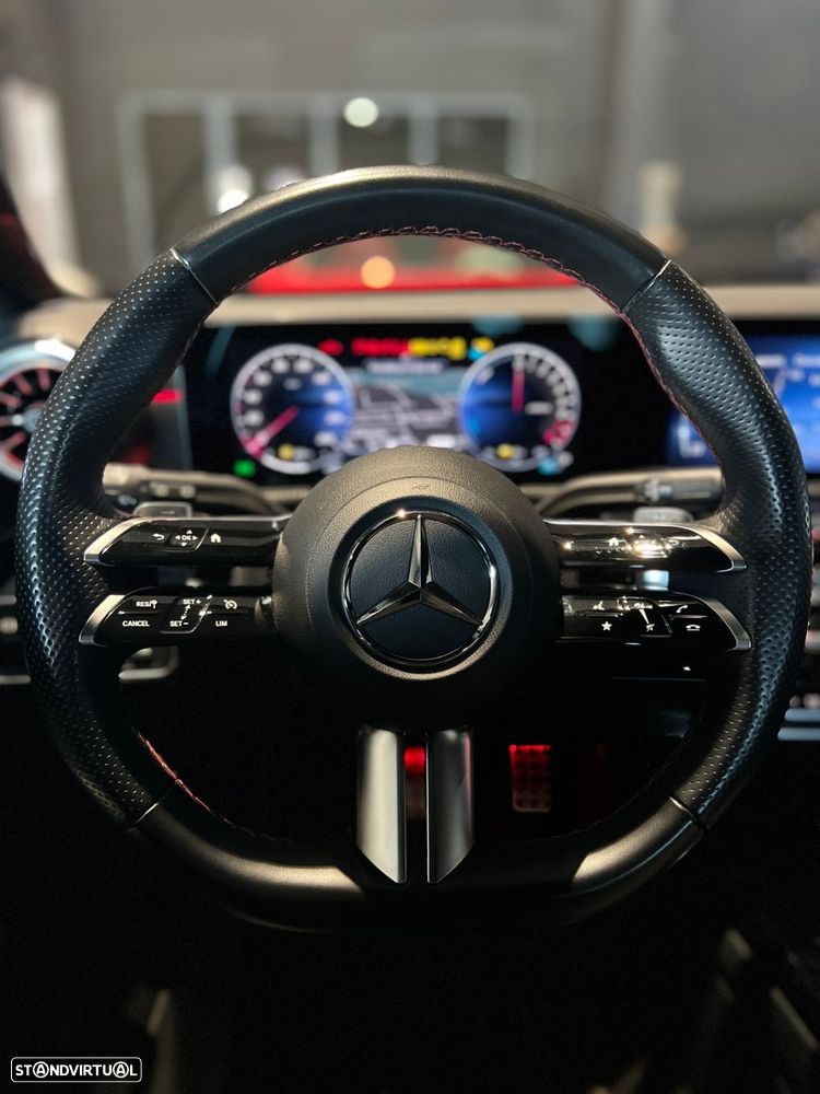 Mercedes-Benz A 250 e AMG Line - 17