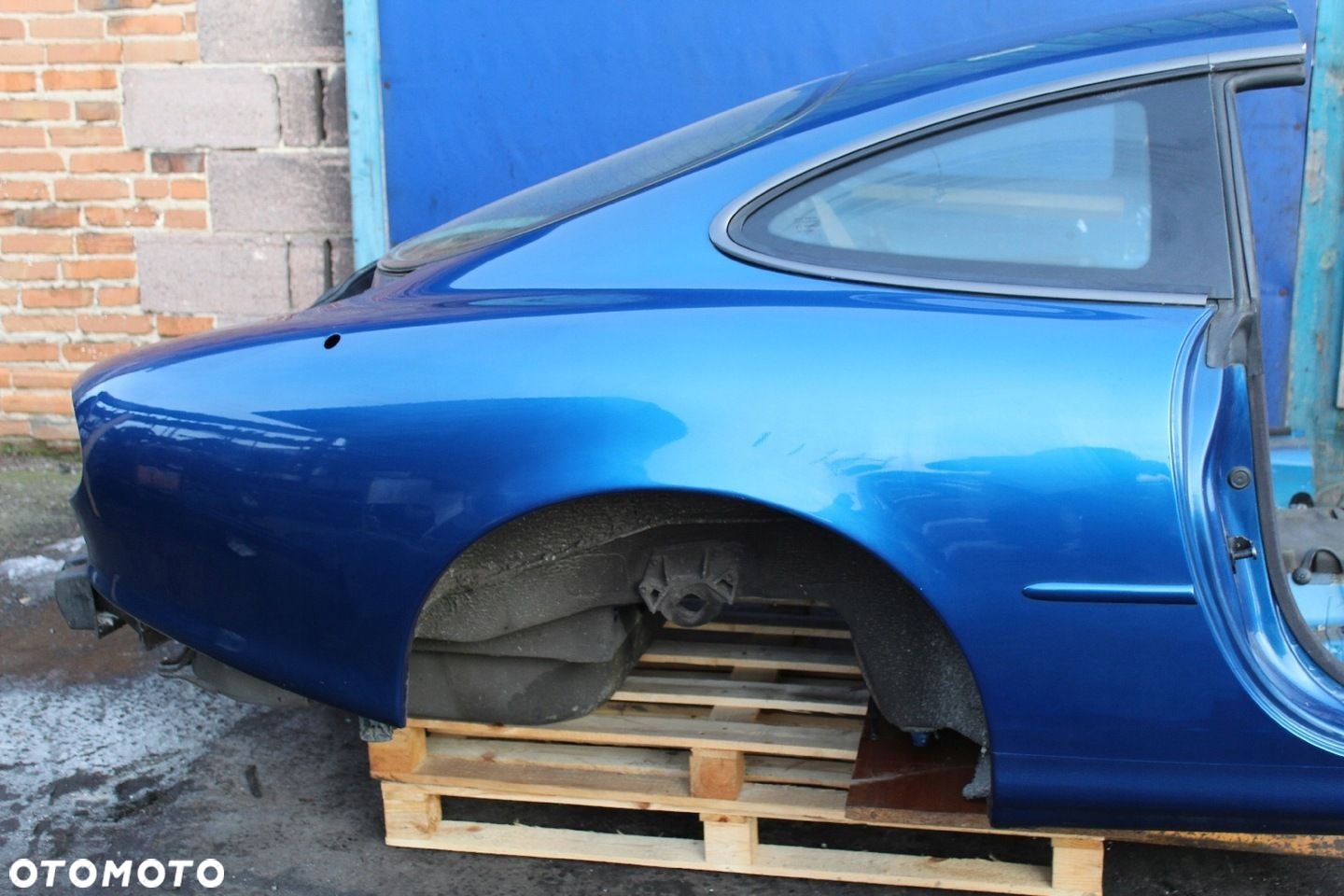 Tył karoserii ćwiartka błotnik pas tylny Jaguar XKR XK8 XK X100 1998r - 2