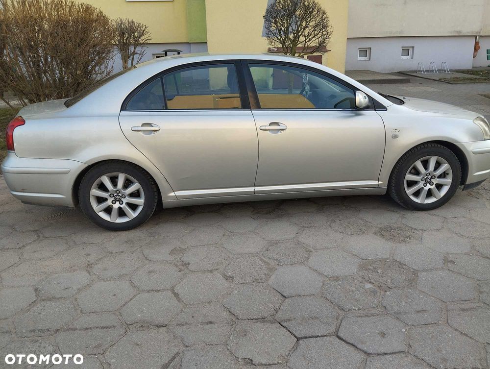 Toyota Avensis - 8