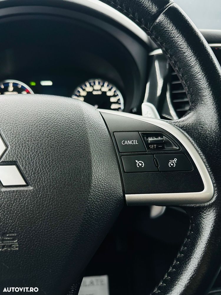 Mitsubishi Outlander 2.2 DI-D 4WD Automatik Diamant Edition - 31