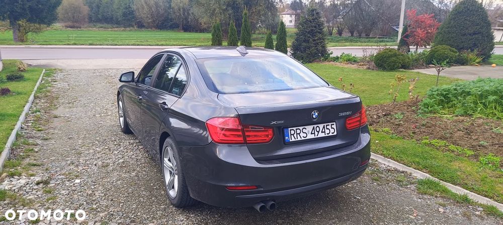 BMW Seria 3 328i xDrive Luxury Line - 7