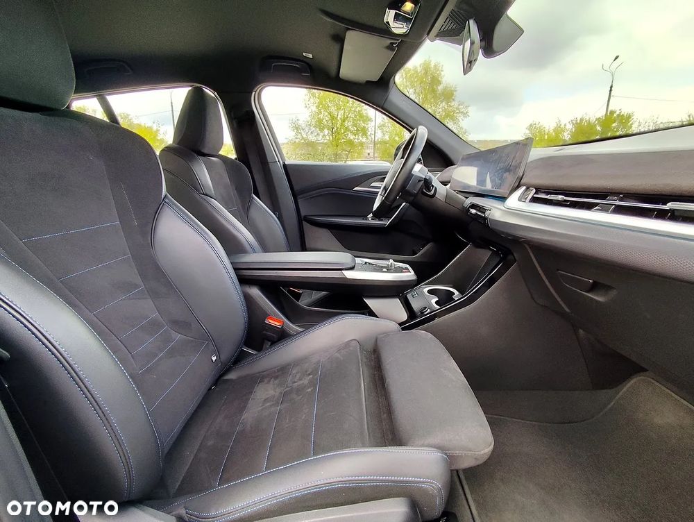 BMW iX2 xDrive30 66.5kWh M Sport - 11