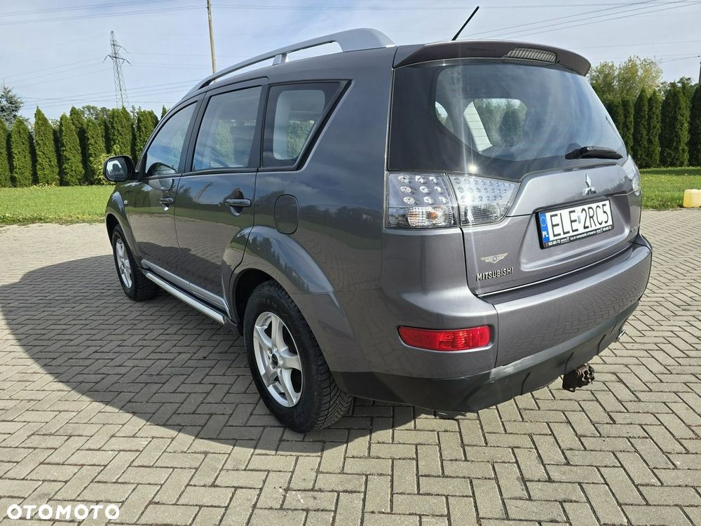 Mitsubishi Outlander - 11