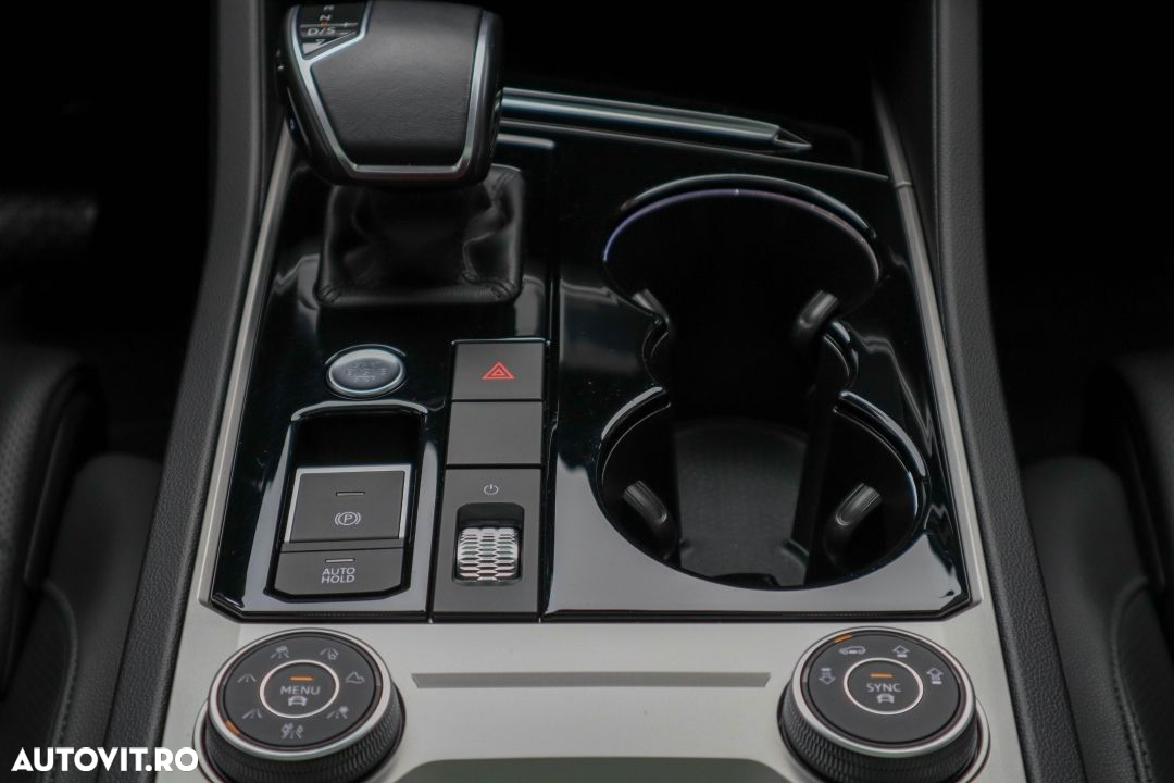 Volkswagen Touareg 3.0 V6 e-Hybrid 4Motion Aut. Elegance - 31