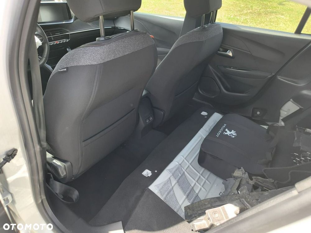 Peugeot 208 - 13