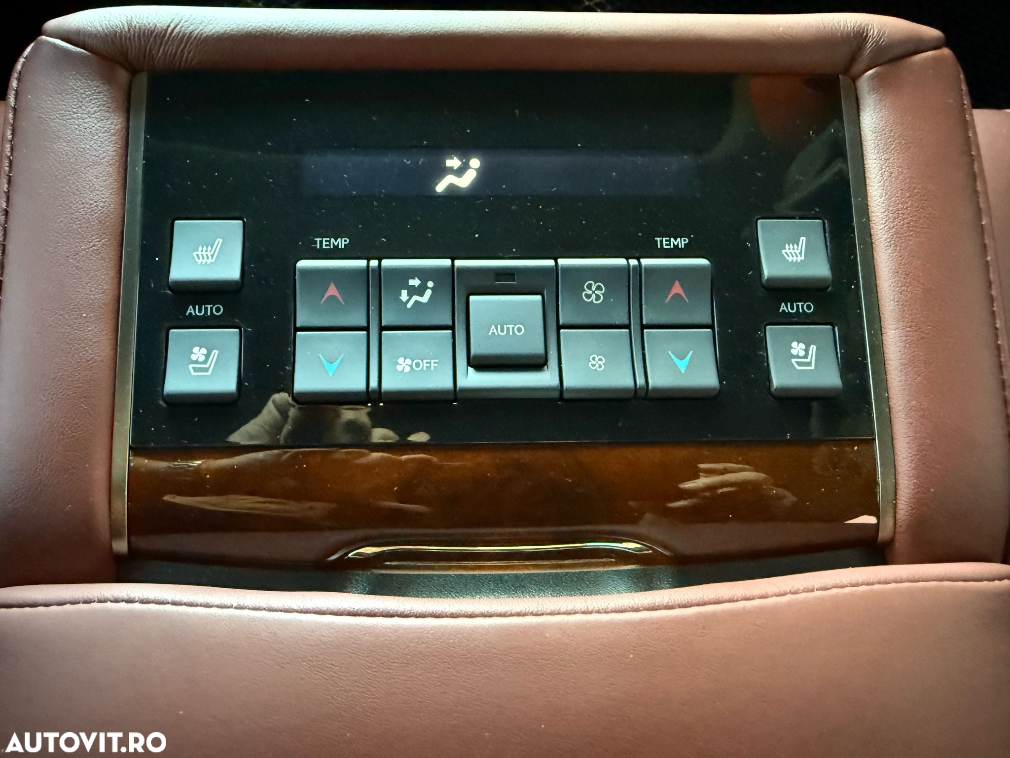 Lexus Seria LX - 24
