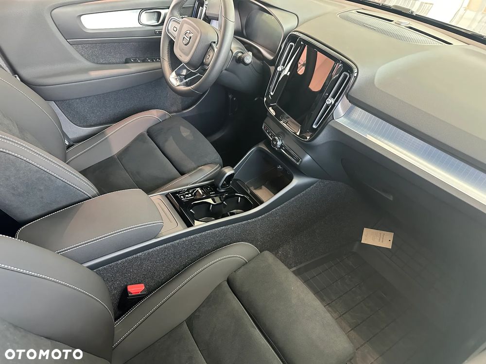 Volvo XC 40 B3 Plus Dark - 19