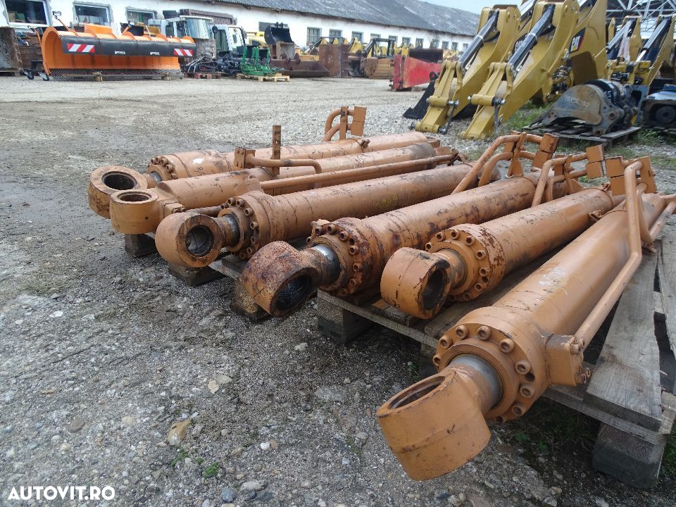 Cilindrii hidraulici  Noi gama CNH - 9