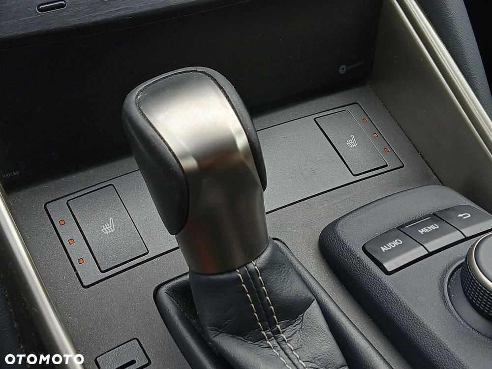 Lexus IS - 16