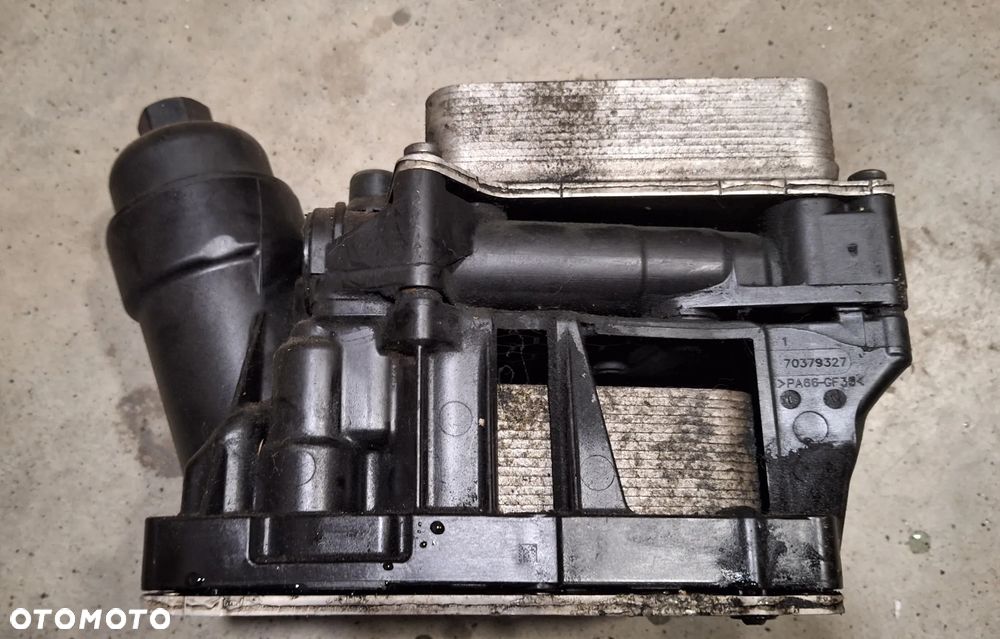 BMW F30 F07 F10 E70 Podstawa Filtra Oleju obudowa chłodniczka 70379327 - 4