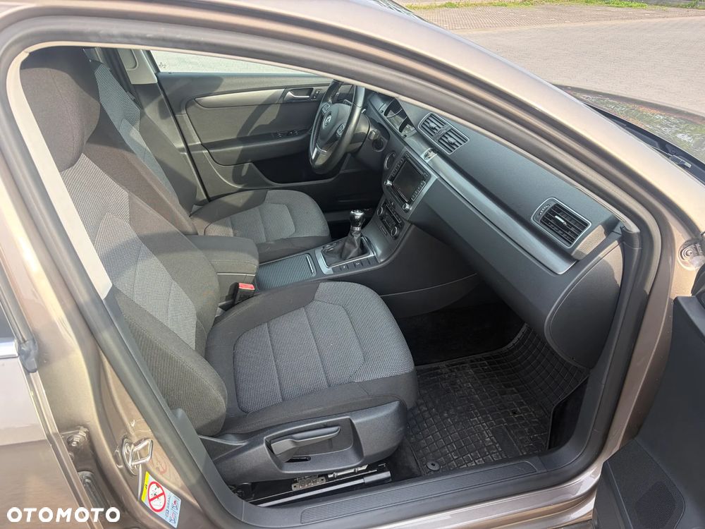 Volkswagen Passat 2.0 TDI Comfortline - 15