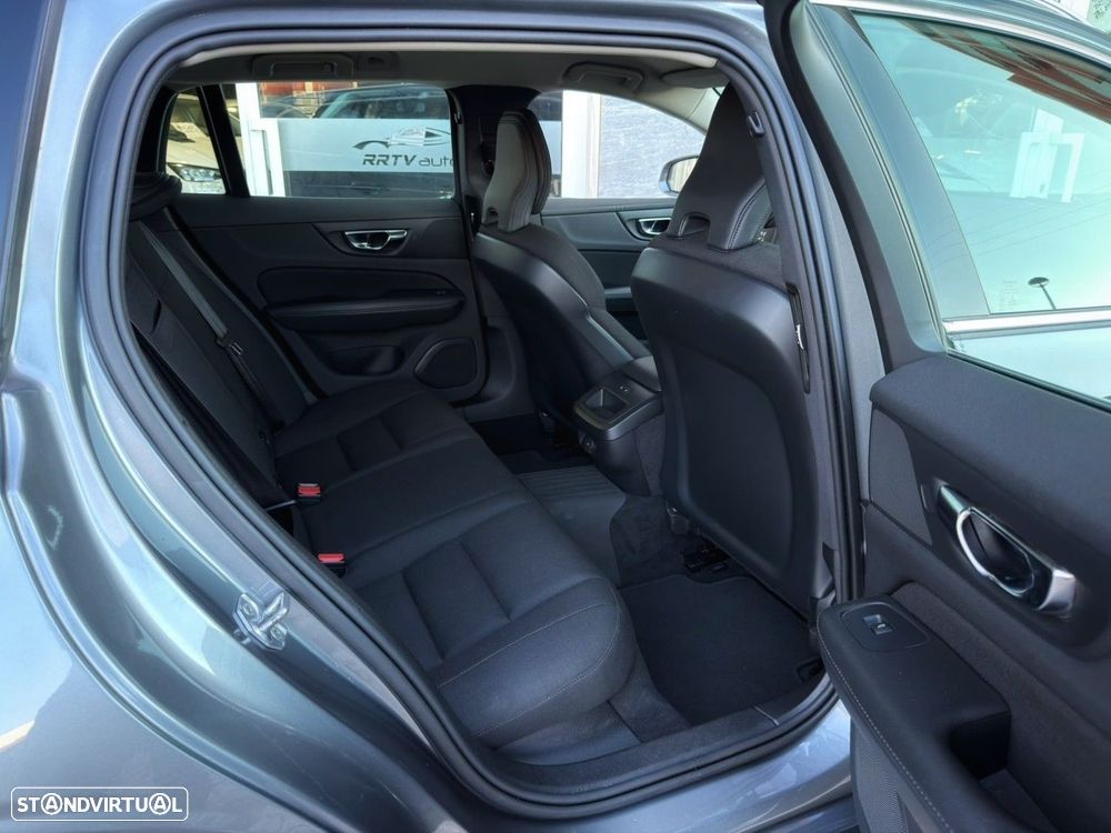 Volvo V60 2.0 D3 Momentum - 25
