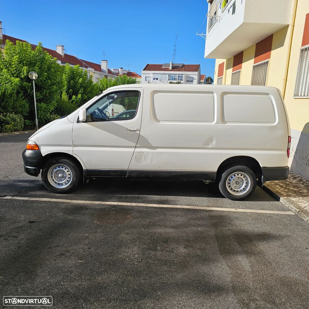 Toyota HIACE - 3